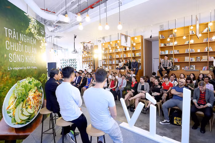 Long Châu và các diễn giả trong Lễ ra mắt Thuận tự nhiên và trang thông tin Liv