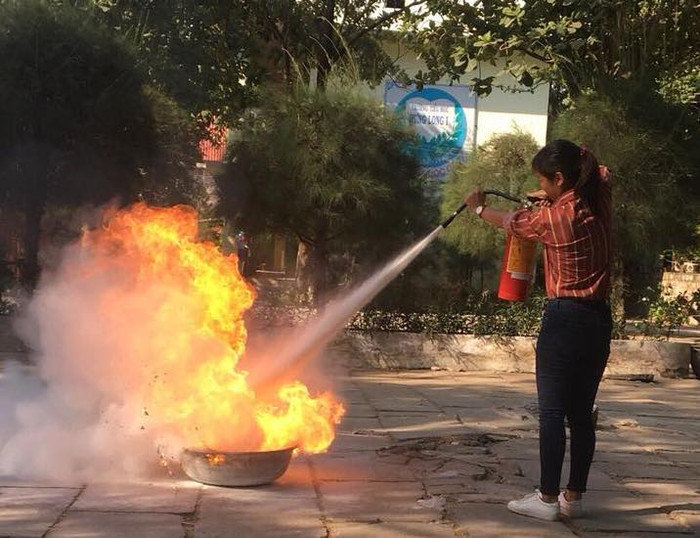 Sở Giáo dục và Đào tạo Bình Thuận vừa tổ chức tập huấn nghiệp vụ phòng cháy chữa cháy cho các bộ, giáo viên và học sinh Sở Giáo dục và Đào tạo Bình Thuận vừa tổ chức tập huấn nghiệp vụ phòng cháy chữa cháy cho các bộ, giáo viên và học sinh