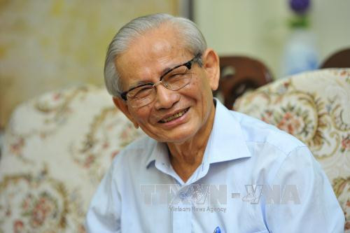 Chân dung giáo sư, Nhà giáo Nhân dân Phan Huy Lê. Ảnh: Minh Đức/TTXVN Chân dung giáo sư, Nhà giáo Nhân dân Phan Huy Lê. Ảnh: Minh Đức/TTXVN