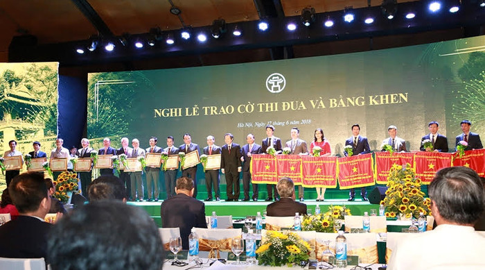 Thủ tướng Chính phủ vừa tặng bằng khen cho Techcombank về những đóng góp tích cực cho ngân sách nhà nước. Thủ tướng Chính phủ vừa tặng bằng khen cho Techcombank về những đóng góp tích cực cho ngân sách nhà nước.