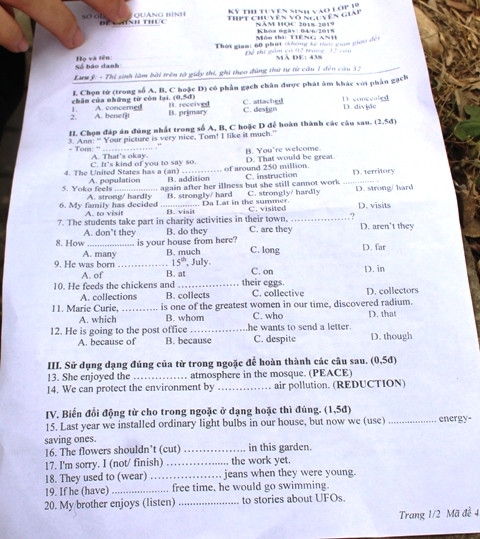 Đề thi môn Tiếng Anh vào Trường Trung học phổ thông Chuyên Võ Nguyên Giáp với 32 câu hỏi. (Ảnh: Thủy Phan) Đề thi môn Tiếng Anh vào Trường Trung học phổ thông Chuyên Võ Nguyên Giáp với 32 câu hỏi. (Ảnh: Thủy Phan)