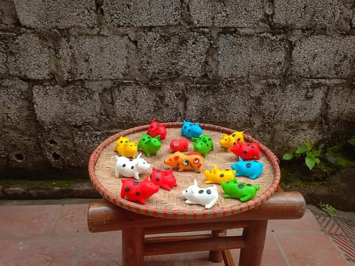 Những chú ỉn tò he theo nguyên mẫu của dòng tranh dân gian Đông Hồ và Kim Hoàng (Ảnh: Vũ Ninh) Những chú ỉn tò he theo nguyên mẫu của dòng tranh dân gian Đông Hồ và Kim Hoàng (Ảnh: Vũ Ninh)