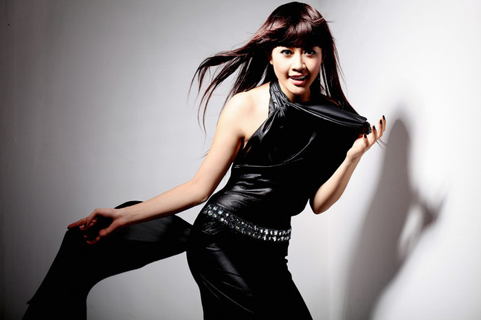 Trong đêm chung kết tối 3/9, Thu Hằng gặp câu hỏi: Dự định tương lai của bạn nếu trở thành Hoa khôi Du lịch Ôtô Việt Nam?