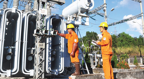 Nhân viên ngành điện luôn bảo trì để phục vụ tốt nhất khách hàng. Ảnh: EVN. Nhân viên ngành điện luôn bảo trì để phục vụ tốt nhất khách hàng. Ảnh: EVN.