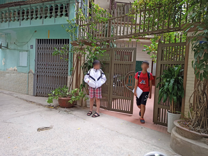 Một địa điểm tổ chức dạy thêm cho học sinh Trường Trung học cơ sở Đống Đa trong ngõ phố Lương Định Của. Ảnh: V.P. Một địa điểm tổ chức dạy thêm cho học sinh Trường Trung học cơ sở Đống Đa trong ngõ phố Lương Định Của. Ảnh: V.P.