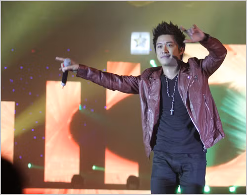 “Đọc xong những gì anh nói trên báo em vô cùng buồn, vì anh đã hiểu lầm 1 câu nói của em" “Đọc xong những gì anh nói trên báo em vô cùng buồn, vì anh đã hiểu lầm 1 câu nói của em"