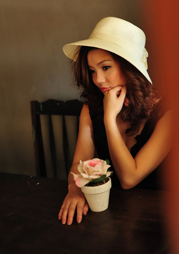 Cô ca sỹ gốc Quảng Ninh ngày càng đằm thắm. (Theo Ngôi Sao)