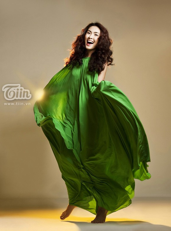 Sau chuyến du lịch Tết, người đẹp sẽ trở lại phim trường và bắt đầu "khai máy" bằng những cảnh đầu tiên của bộ phim “Chân dài hành động” (đạo diễn Nguyễn Quang Dũng). (Theo Tiin)