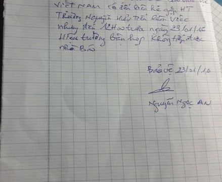 Giấy xác nhận của bảo vệ An nói vì Hiệu trưởng họp nên không thể tiếp phóng viên (ảnh: P.L) Giấy xác nhận của bảo vệ An nói vì Hiệu trưởng họp nên không thể tiếp phóng viên (ảnh: P.L)