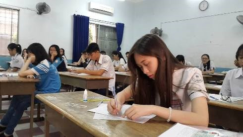 Thí sinh làm bài thi trung học phổ thông quốc gia trên địa bàn Thành phố Hồ Chí Minh (ảnh: P.L) Thí sinh làm bài thi trung học phổ thông quốc gia trên địa bàn Thành phố Hồ Chí Minh (ảnh: P.L)
