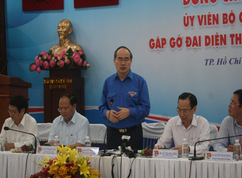 Bí thư Nguyễn Thiện Nhân phát biểu kết luận buổi gặp gỡ với thanh niên tiêu biểu (ảnh: P.L) Bí thư Nguyễn Thiện Nhân phát biểu kết luận buổi gặp gỡ với thanh niên tiêu biểu (ảnh: P.L)