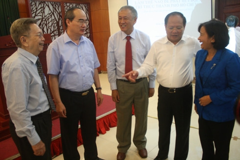 Bí thư Nguyễn Thiện Nhân gặp gỡ giới trí thức tiêu biểu của Thành phố Hồ Chí Minh (ảnh: P.L) Bí thư Nguyễn Thiện Nhân gặp gỡ giới trí thức tiêu biểu của Thành phố Hồ Chí Minh (ảnh: P.L)