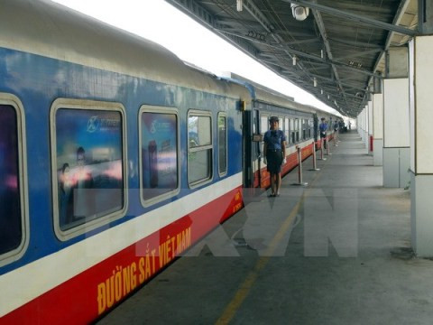 Ngành đường sắt tăng cường nhiều đoàn tàu cho kỳ thi trung học phổ thông quốc gia sắp tới (ảnh minh họa: TTXVN) Ngành đường sắt tăng cường nhiều đoàn tàu cho kỳ thi trung học phổ thông quốc gia sắp tới (ảnh minh họa: TTXVN)