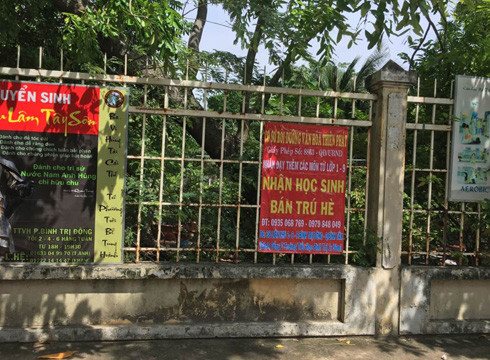 Bảng quảng cáo chiêu sinh bán trú hè của cơ sở bồi dưỡng văn hóa Thiên Phát (ảnh: P.L) Bảng quảng cáo chiêu sinh bán trú hè của cơ sở bồi dưỡng văn hóa Thiên Phát (ảnh: P.L)