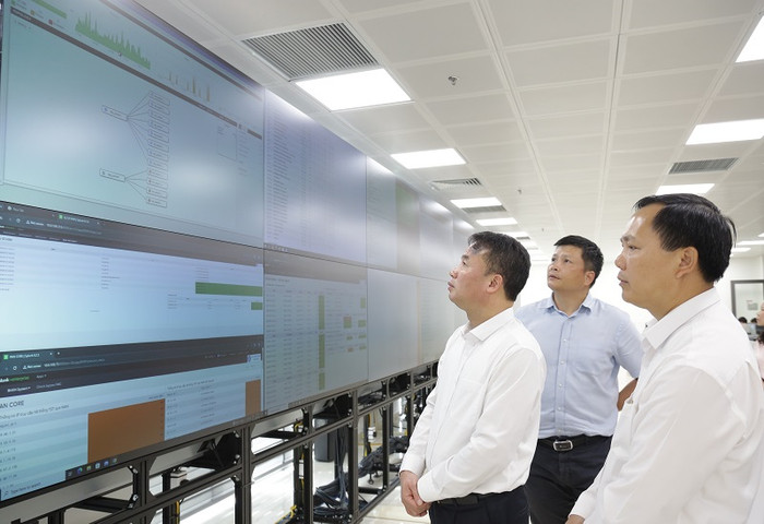 Lãnh đạo ngành Bảo hiểm xã hội Việt Nam kiểm tra, đánh giá hoạt động của Trung tâm Điều hành hệ thống công nghệ thông tin. trungtamcntt.jpg