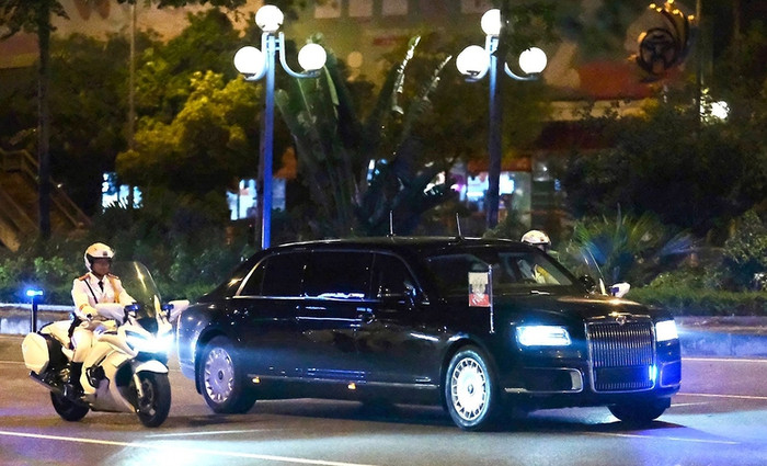 Xe chở Tổng thống Putin đi trên đường Võ Chí Công, Hà Nội. Xe chở Tổng thống Putin đi trên đường Võ Chí Công, Hà Nội.