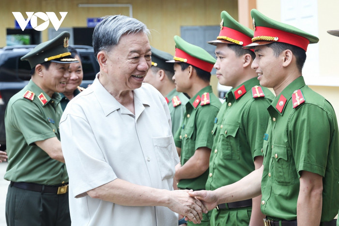 Chủ tịch nước thăm công an xã Trường Hà, huyện Hà Quảng. Chủ tịch nước thăm công an xã Trường Hà, huyện Hà Quảng.