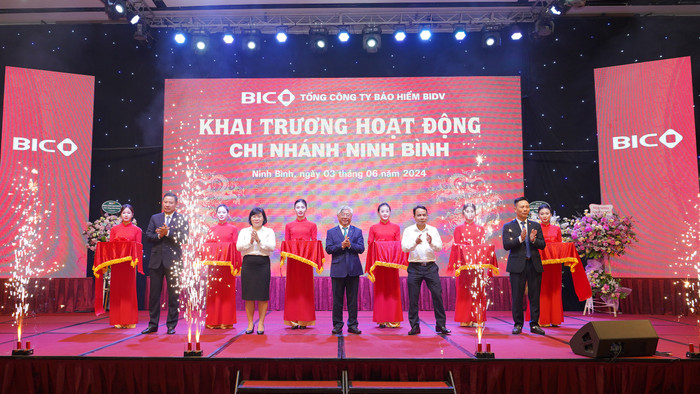 Lễ khai trương hoạt động Chi nhánh BIC Ninh Bình vào ngày 03/06/2024 tại Thành phố Ninh Bình. Nghi le cat bang khai truong BIC Ninh Binh.jpg
