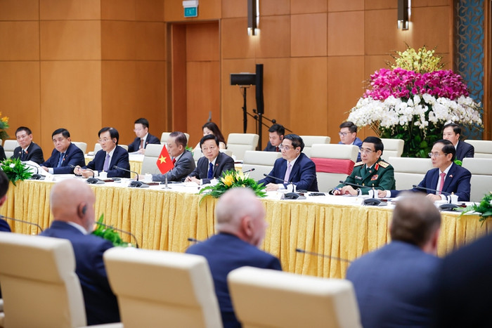 Hai nhà lãnh đạo đã dành thời gian trao đổi về các vấn đề khu vực và quốc tế cùng quan tâm, nhất trí tiếp tục phối hợp chặt chẽ trên các diễn đàn đa phương. Ảnh: VGP/Nhật Bắc Sớm triển khai một số dự án lớn mang tính chất 'hải đăng' của Nga tại Việt Nam- Ảnh 8.