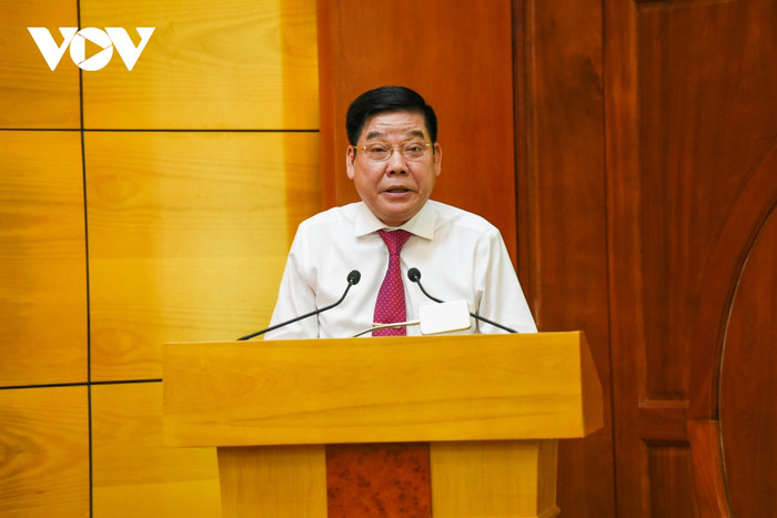 Tân Bí thư Tỉnh ủy Bắc Giang Nguyễn Văn Gấu phát biểu tại buổi lễ. Tân Bí thư Tỉnh ủy Bắc Giang Nguyễn Văn Gấu phát biểu tại buổi lễ.