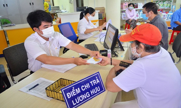 Công tác giải quyết chế độ, chính sách bảo hiểm xã hội, bảo hiểm y tế đảm bảo đầy đủ, kịp thời. chi tra.jpg