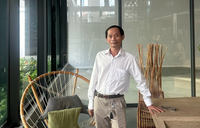 Anh Hồ Thanh Minh, một tài xế taxi may mắn trúng giải Ba trong tuần đầu tiên với giải thưởng là đồng hồ thông minh Apple watch series 9 GPS 41mm viền nhôm dây thể thao, màu trắng starlight trị giá 10 triệu đồng. (Ảnh: NVCC) 2. (1).jpg