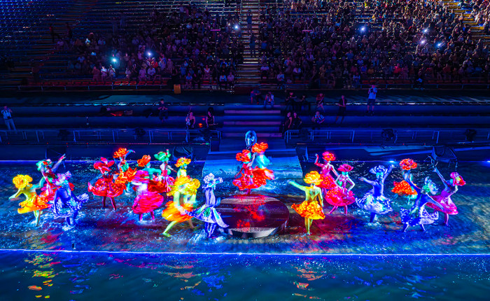 Loạt show diễn lần đầu có mặt tại Đà Nẵng với quy mô hoành tráng cùng dàn sao tốp đầu thế giới. Ảnh: Team Kim Liên. Loạt show diễn lần đầu có mặt tại Đà Nẵng với quy mô hoành tráng cùng dàn sao tốp đầu thế giới. Ảnh: Team Kim Liên.
