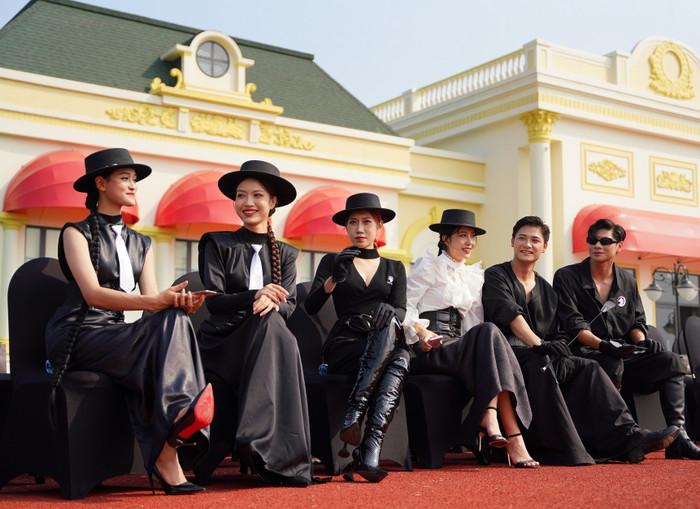 Khách tham dự hào hứng với Lễ khai trương kỹ thuật Vinpearl Horse Academy Vũ Yên, chiêm ngưỡng màn diễu hành và biểu diễn của các chiến mã tại sân đa năng của Học viện. Su kien Vu Yen_Anh 5.JPG