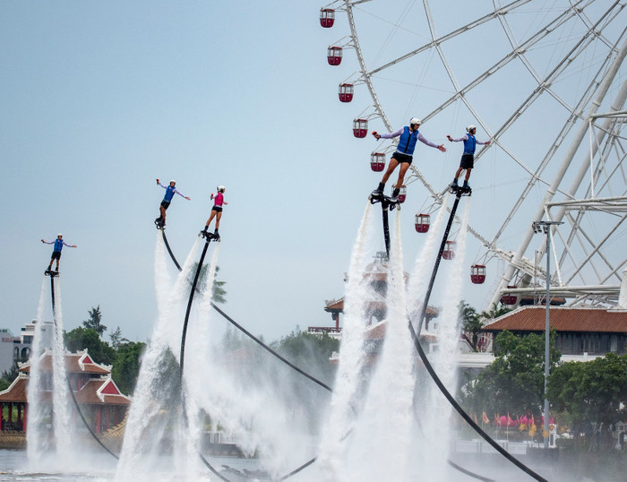 Hồi hộp, gay cấn và mãn nhãn là những cảm xúc từ show diễn “đạp gió rẽ sóng” đầu tiên tại Đà Nẵng mang đến cho khán giả. Ảnh: Team DNP Hồi hộp, gay cấn và mãn nhãn là những cảm xúc từ show diễn “đạp gió rẽ sóng” đầu tiên tại Đà Nẵng mang đến cho khán giả. Ảnh: Team DNP