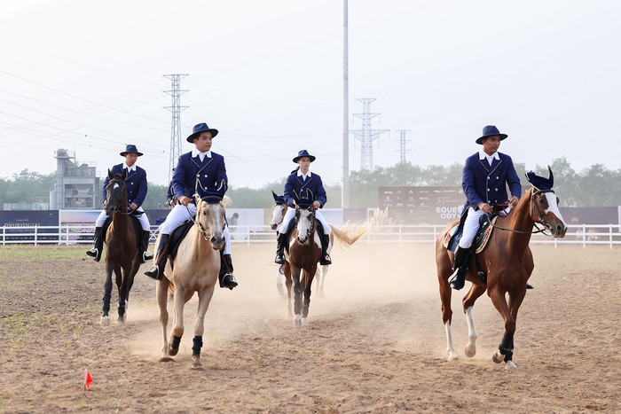 Trình diễn cưỡi ngựa phong cách Anh tại Vinpearl Horse Academy Vũ Yên. 4 (3).jpg