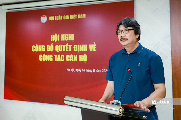 Ông Lương Mai Sao – Ủy viên Đảng đoàn, Ủy viên Ban Thường vụ, Trưởng Ban Tổ chức cán bộ Hội Luật gia Việt Nam đọc quyết định bổ nhiệm (Ảnh: Hữu Thắng). Ông Lương Mai Sao – Ủy viên Đảng đoàn, Ủy viên Ban Thường vụ, Trưởng Ban Tổ chức cán bộ Hội Luật gia Việt Nam đọc quyết định bổ nhiệm (Ảnh: Hữu Thắng).