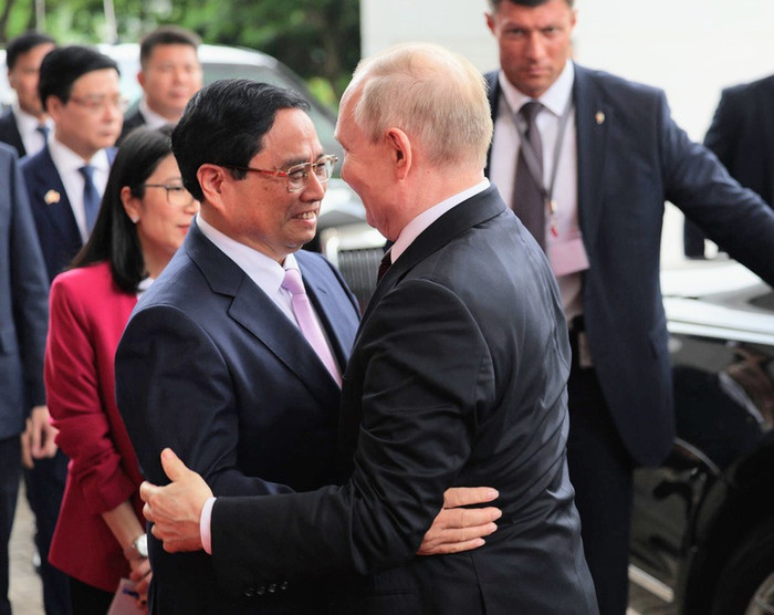 Thủ tướng Phạm Minh Chính vui mừng chào đón Tổng thống Putin thăm cấp Nhà nước đến Việt Nam đúng vào dịp hai nước kỷ niệm 30 năm Hiệp ước về các nguyên tắc cơ bản của quan hệ hữu nghị Việt Nam-Nga. Ảnh: VGP/Nhật Bắc Sớm triển khai một số dự án lớn mang tính chất 'hải đăng' của Nga tại Việt Nam- Ảnh 2.