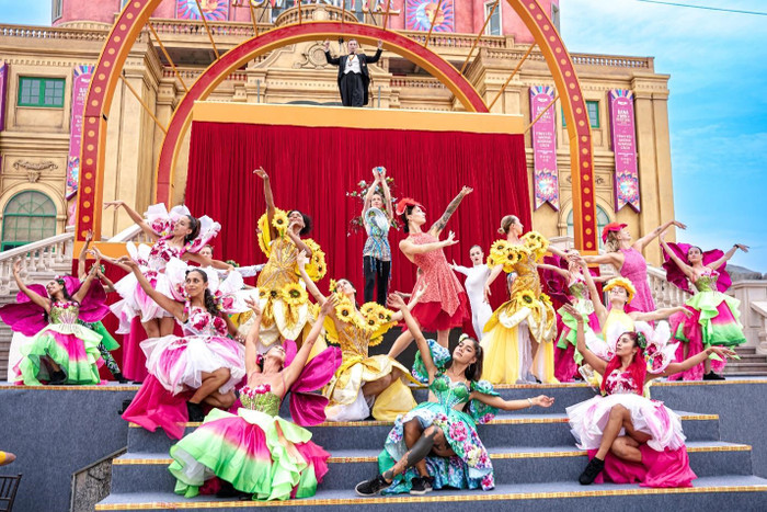 Đà Nẵng mùa lễ hội pháo hoa với hàng loạt show diễn tầm cỡ quốc tế. Đà Nẵng mùa lễ hội pháo hoa với hàng loạt show diễn tầm cỡ quốc tế.