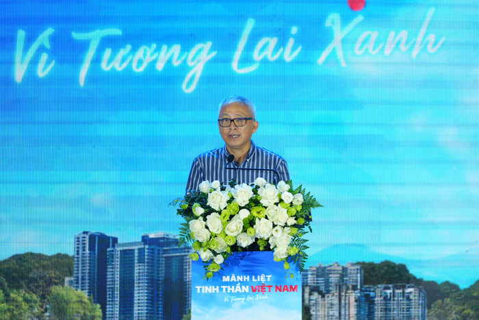 “Sử dụng những phương tiện xanh mang lại bầu trời xanh cho tất cả chúng ta”, Tiến sĩ Hoàng Dương Tùng nói. A5-5.jpg