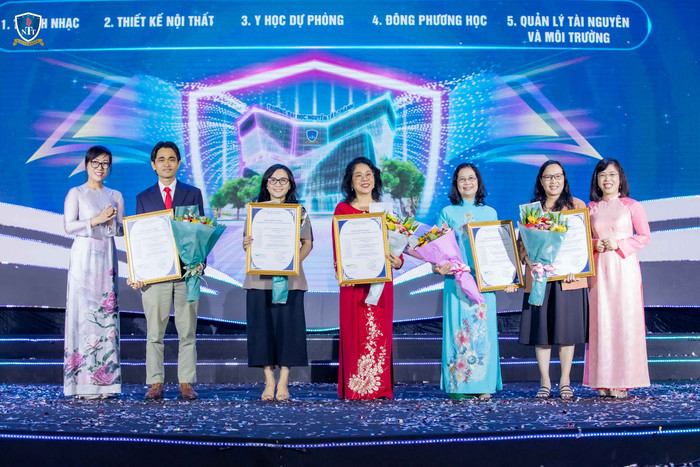 Bằng cấp của trường đạt kiểm định trong nước, quốc tế được doanh nghiệp đánh giá cao, mở ra nhiều cơ hội việc làm cho sinh viên, Tiến sĩ Trần Ái Cầm - Hiệu trưởng Trường Đại học Nguyễn Tất Thành chia sẻ. hình 3.JPG