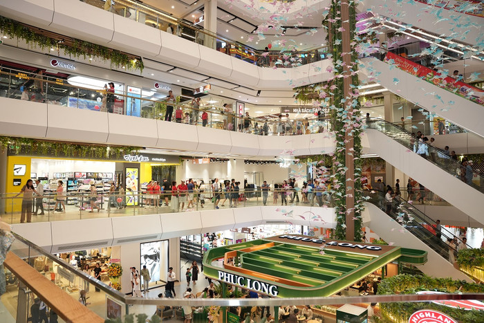 Mở cửa đón khách từ 1/6, Trung tâm thương mại Vincom Mega Mall Grand Park hứa hẹn trở thành tâm điểm mua sắm, ẩm thực, vui chơi giải trí đẳng cấp quốc tế phía Đông Thành phố Hồ Chí Minh. 4.JPG