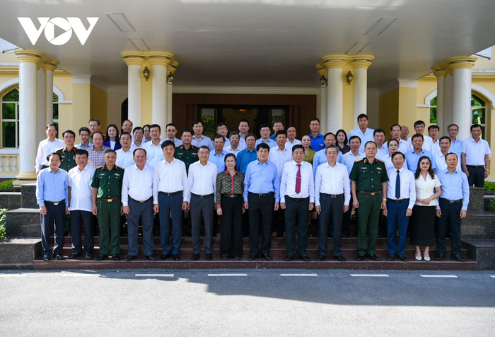 Các đại biểu chụp ảnh lưu niệm tại Tỉnh ủy Bắc Giang. Các đại biểu chụp ảnh lưu niệm tại Tỉnh ủy Bắc Giang.