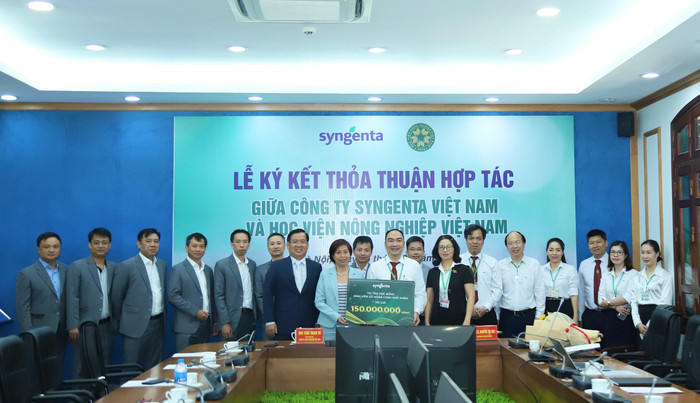 Lễ ký kết Thỏa thuận hợp tác giữa Học viện Nông nghiệp Việt Nam và Công ty Syngenta Việt Nam. Ảnh: NTCC 061c740d76b4d4ea8da5.jpg