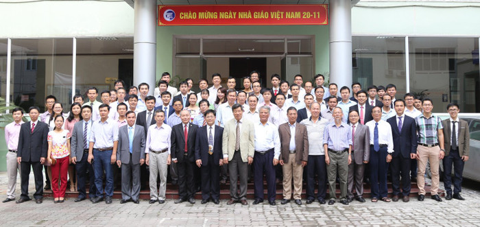 Tập thể Khoa Công nghệ thông tin, Trường Đại học Công nghệ - Đại học Quốc gia Hà Nội trong lễ kỉ niệm ngày Nhà giáo Việt Nam. Ảnh: NTCC 92b1a8623ddb9f85c6ca.jpg