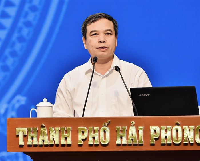Vụ trưởng Vụ Giáo dục Thường xuyên Hoàng Đức Minh thông tin tại hội nghị. (ảnh: Bộ Giáo dục và Đào tạo) tong-ket-trung-hoc-gdtx-5.jpg