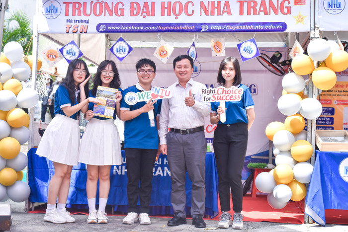 Ngày hội tuyển sinh của Trường Đại học Nha Trang. Ảnh: NTCC nguyễn-tuấn---ngày-hội-tư-vấn-tuyển-sinh.jpg
