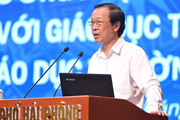 Thứ trưởng Bộ Giáo dục và Đào tạo Phạm Ngọc Thưởng phát biểu kết luận hội nghị. (ảnh: Bộ Giáo dục và Đào tạo) z5659776311538388881a5168a0eda068078cb159f4d31.jpg