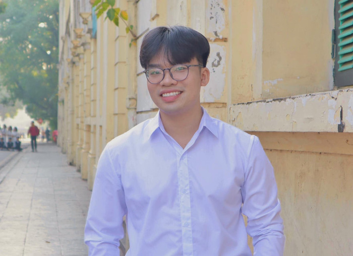 Thầy Lê Văn Hùng là cựu sinh viên ngành Ngôn ngữ Anh, Trường Đại học Ngoại ngữ, Đại học Quốc gia Hà Nội. Ảnh: NVCC eca778ef-b763-49fa-9e0f-146d94c449b1-4127.jpg