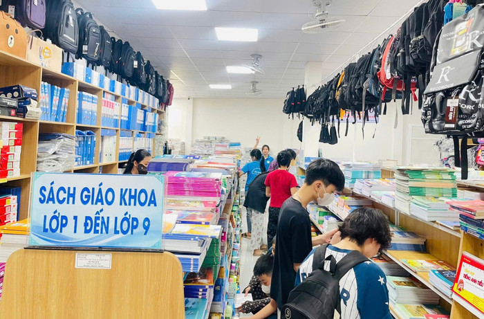 Chọn sách giáo khoa tại đơn vị uy tín giúp học sinh tiếp thu kiến thức trọn vẹn. Ảnh: Công ty Cổ phần sách - Thiết bị trường học Bắc Kạn cung cấp. 4e5c61e8-4f1d-4171-8f7d-f08b318308af.jpg