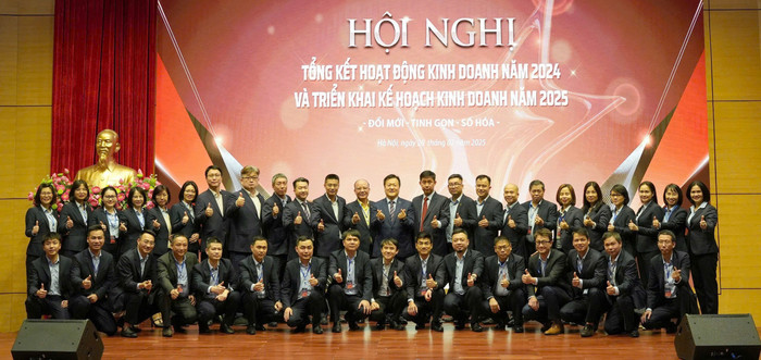 Cán bộ, nhân viên Tổng công ty cổ phần bảo hiểm Sài Gòn - Hà Nội trong một buổi hội nghị. Ảnh: doanh nghiệp cung cấp z6659376100197-4a9635a38b799630c757e66b0c6b868b-6803.jpg