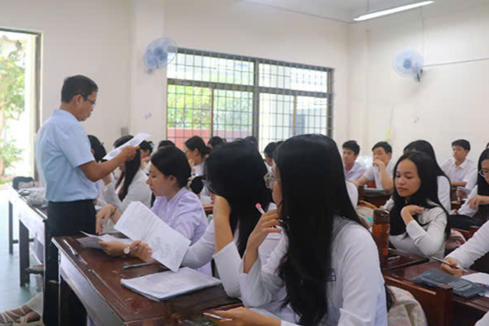 Học sinh Trường Trung học phổ thông chuyên Lê Quý Đôn trong một tiết học. Ảnh: website nhà trường bai-dang.png