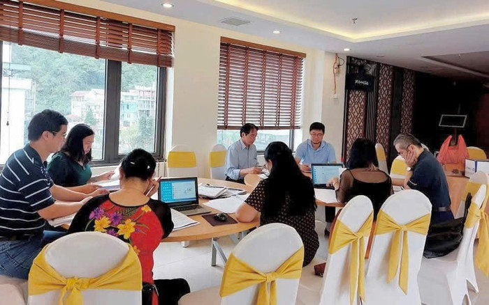 Đội ngũ biên soạn, biên tập trong quá trình biên soạn sách giáo khoa Giáo dục Kinh tế và Pháp luật (bộ sách Kết nối tri thức với cuộc sống). Ảnh: NVCC 94a275e3f3b645e81ca7.jpg