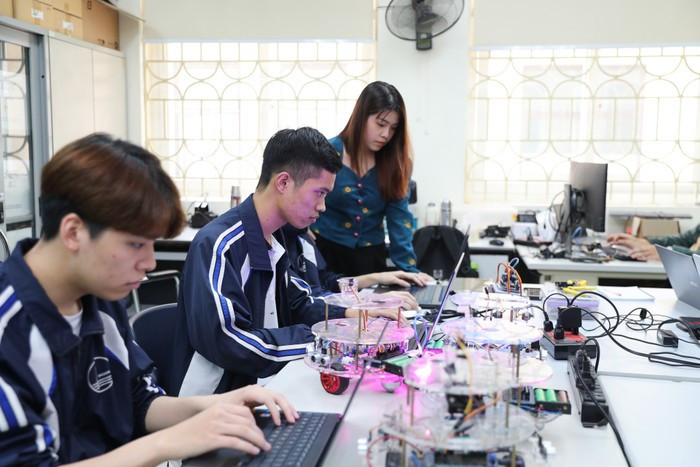 Năm 2026, Trường Đại học Công nghệ - Đại học Quốc gia Hà Nội dự kiến tuyển sinh 20 ngành đào tạo với 4.020 chỉ tiêu. Ảnh minh họa: VNU