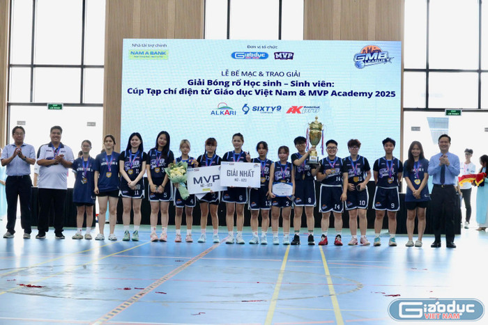 Đội U23 nữ Học viện Bóng rổ MVP giành cúp vô địch Giải Bóng rổ Học sinh - Sinh viên: Cúp Tạp chí điện tử Giáo dục Việt Nam & MVP Academy. Ảnh: Nhật Lệ image-2.jpg