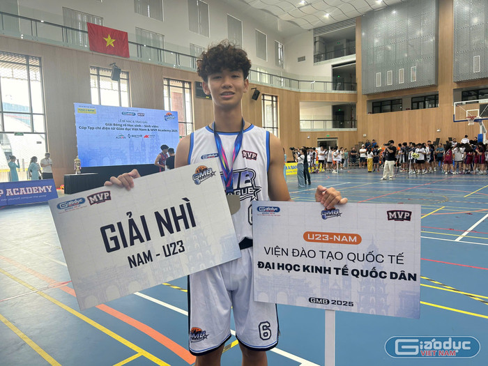 Đặng Ngọc Quang Minh - Đội trưởng đội bóng rổ Viện Đào tạo Quốc tế - Đại học Kinh tế Quốc dân. Ảnh: Hồng Mai gdvn-z6986004979371-7c672fbdfae8c7b24b7b948874aa7951.jpg